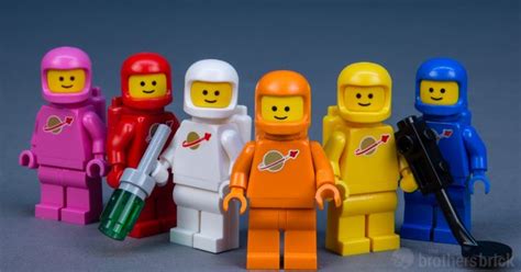 New orange spaceman joins the Classic Space LEGO minifigure lineup ...