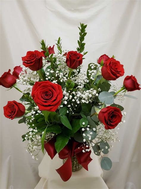 Deluxe Dozen Roses - Essence of Flowers