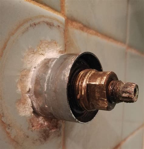 plumbing - How can I unscrew this old bathtub faucet stem? - Home Improvement Stack Exchange