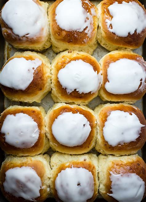 Iced Coconut Buns - Red Star® Yeast