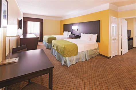 La Quinta Inn & Suites Galveston Seawall West - CLOSED - 44 Photos & 49 Reviews - Hotels - 8710 ...