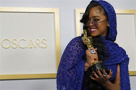 H.E.R. Wins the Oscar in 6-Inch Shoes and Embellished Hooded Jumpsuit ...