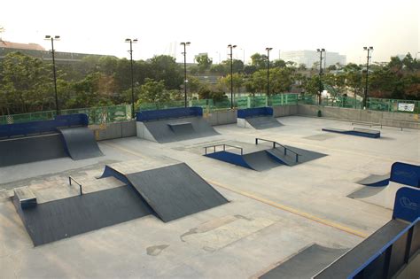 File:Roller skating rink, Lai Chi Kok Park (Hong Kong).jpg - Wikimedia Commons