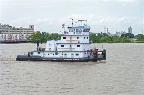 Towboat Navigates Mississippi River in New Orleans Editorial Image - Image of industry, towboat ...