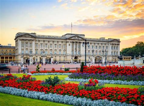 Buckingham Palace and Extended Stonehenge Tour from London ...