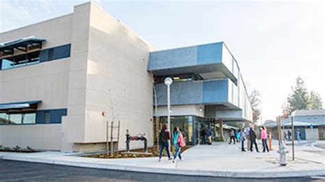 New academic building opens at high school in Fresno | American School & University