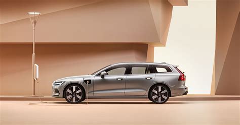 Meet our V60 plug-in hybrid estate with Google built-in. Learn more.