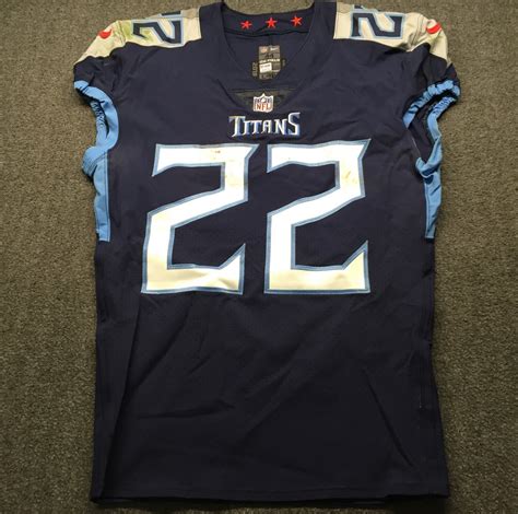 Titans Derrick Henry Signed Game Used Jersey (11/11/18) Size 44 | The ...