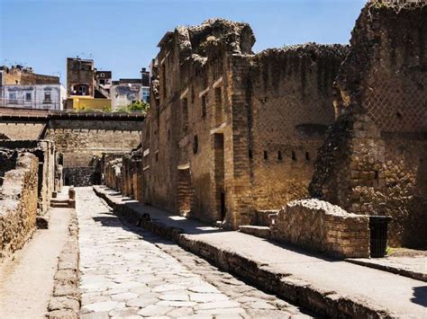 Guided Trip of the Herculaneum ruins, departing fromNaples