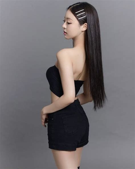 8 Beautiful Photos of Yoo Si Eun, Finalist of Miss Korea 2022 ...