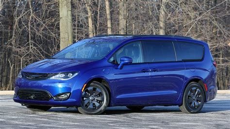 2019 Chrysler Pacifica Hybrid Limited Review: Near Perfect