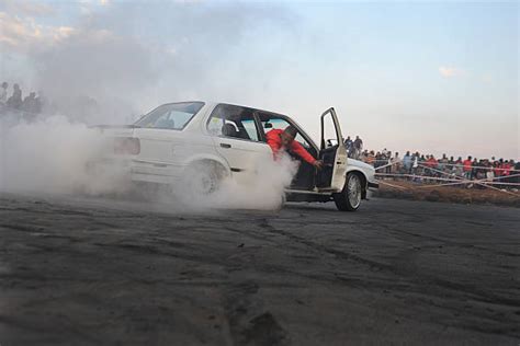 Johannesburg's Car Spinners Photos and Images | Getty Images