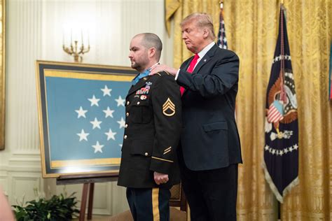 Former Green Beret Receives Medal of Honor > U.S. DEPARTMENT OF DEFENSE > Story