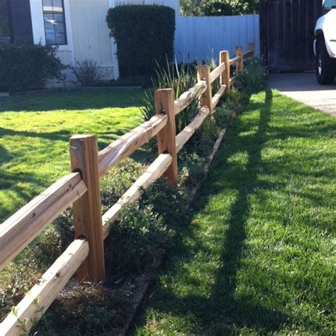 30 Inspiring Front Yard Fence Design Ideas - HMDCRTN