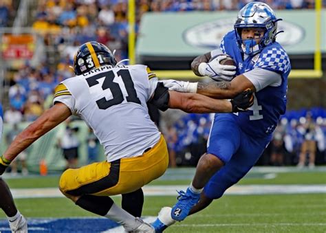 PHOTO GALLERY: Citrus Bowl 2022, Kentucky vs. Iowa - CatsIllustrated ...