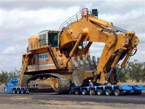 Yeah, that's pretty big | Heavy construction equipment, Construction ...