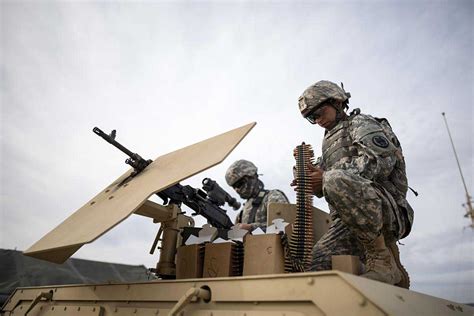 Army Opens Competition to Give Mobile Machine-Gunners a Better Optic ...