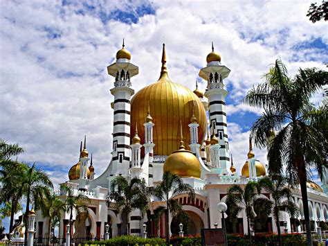 Poison Apple: Top 10 Most Beautiful Mosques in Malaysia