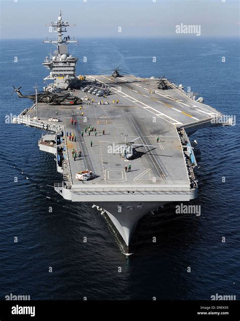 Aircraft carrier USS Carl Vinson Stock Photo - Alamy