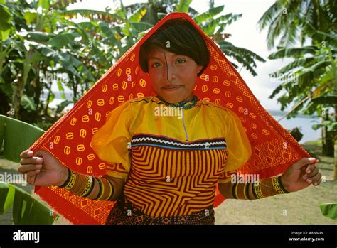 San blas islands panama kuna tribe hi-res stock photography and images ...