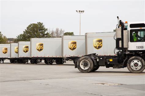 UPS Plans to End Some Shipping Discounts for Holiday Season - WSJ