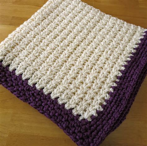 Da's Crochet Connection: Double Crochet V Baby Blanket