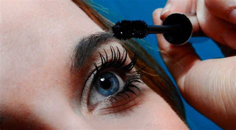 When Should A Girl Wear Mascara? | TechGirls Project