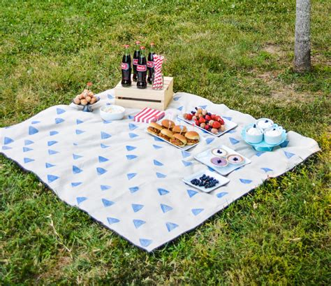 DIY picnic blanket | A Joyful Riot