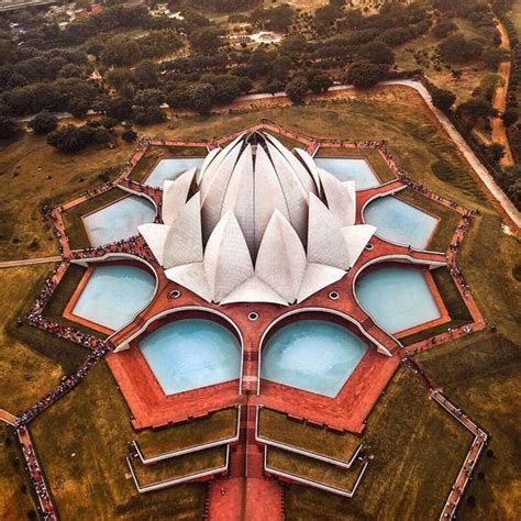 Lotus Temple in New Delhi | India pic, Architecture, Futuristic ...