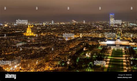 Champ de mars nuit Banque de photographies et d’images à haute ...