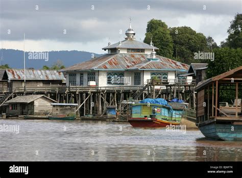 Life on the Kapuas River, Indonesian Borneo Stock Photo - Alamy