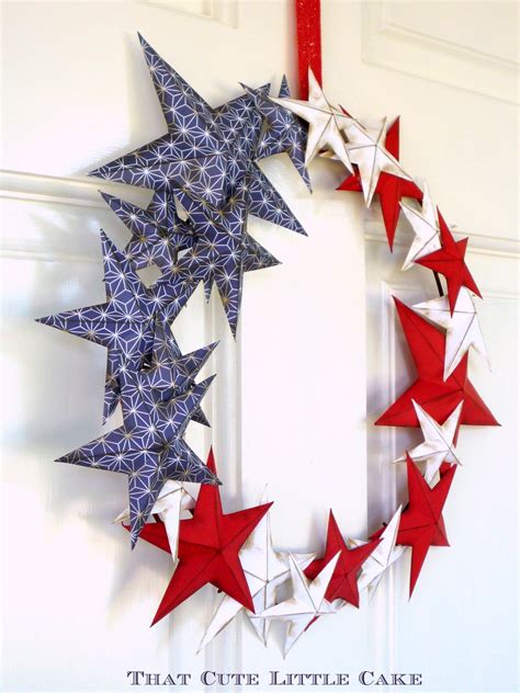 Patriotic July 4th Paper Wreath DIY | Catch My Party