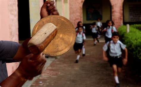 UAPAN Brass Bell ghadiyal ghanta Vijay ghanta School Bell Round Bell with Wood Hammer (7.5 Inch ...