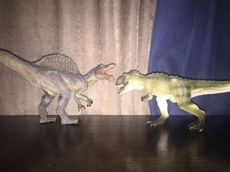 Spinosaurus vs Tyrannosaurus Rex (Toy figure) by alienskiller1 on ...