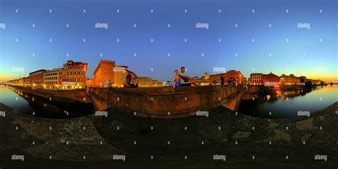 360° view of Ponte Santa Trinita (Holy Trinity Bridge) at sunset - Alamy