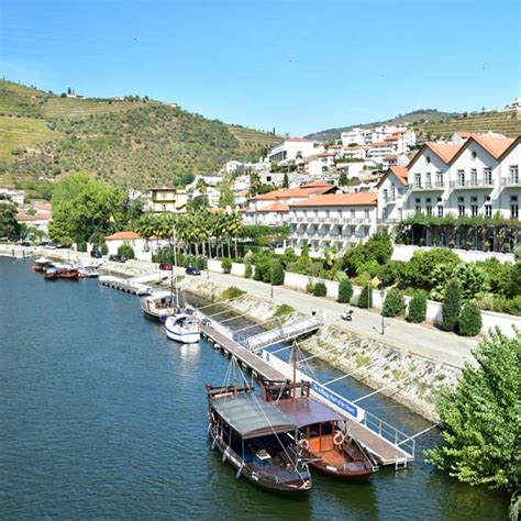 The Linha do Douro Railway; a tourism guide to the Porto to Douro Valley train for 2024