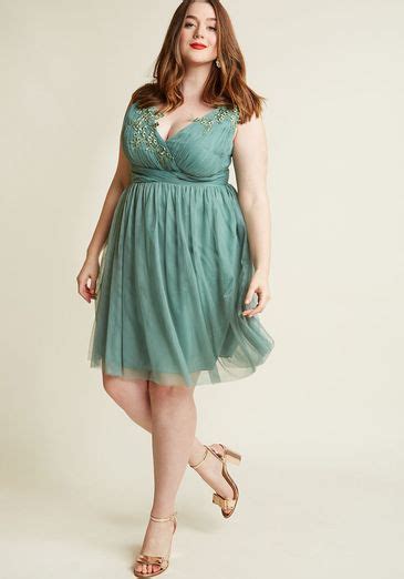 15 Flattering Summer Dresses for a Big Bust and Tummy That You Will Love