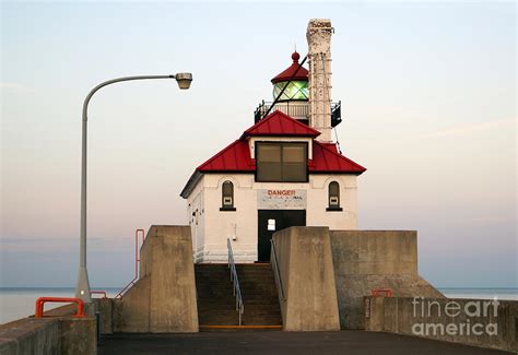 Duluth Mn Lighthouse Photograph by Lori Tordsen