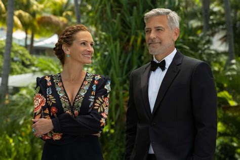 George Clooney & Julia Roberts Are Like Family - Hollywood Outbreak