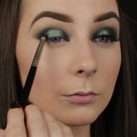 Best Tips and Ideas for Trendy Green Eyeshadow Looks - BelleTag