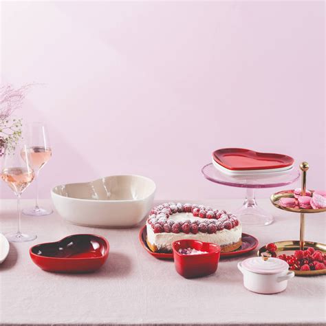 Buy Le Creuset | 23cm Heart Stoneware Plate - Cerise – Potters Cookshop