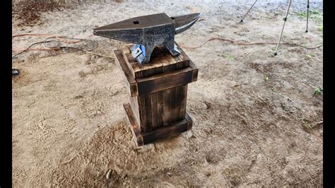 An anvil, the beginning of a blacksmith hobby and some antique engines ...