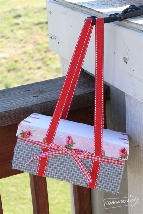 Make a cute shoebox picnic basket - 100 Directions