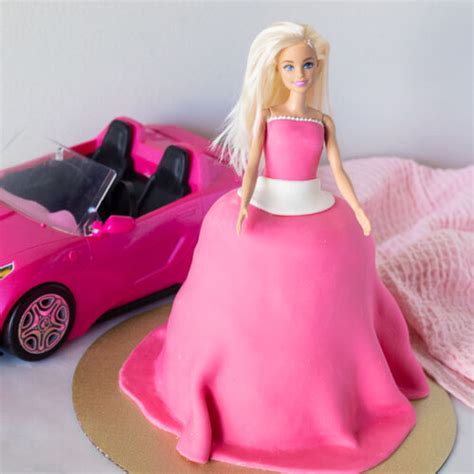 Share more than 87 barbie dress cake ideas best - awesomeenglish.edu.vn