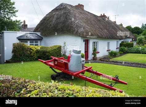 Traditional thatched cottages at Adare, county Limerick, Ireland Stock ...