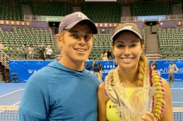 Has Danielle Collins won a Grand Slam? Who is Danielle Collins coach ...