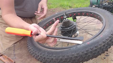 Rear Flat Tire repair on Ecotric bike - YouTube