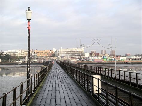 File:Southend from Southend Pier.jpg - Wikipedia