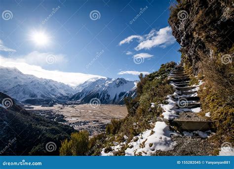 Hiking Track at Aoraki Mount Cook, New Zealand Stock Image - Image of discovery, alpine: 155282045