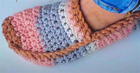 How To Make Crochet Moccasin Slippers | Easy crochet slippers, Crochet ...